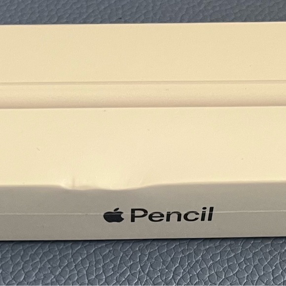 Apple iPad Air 3 Bundle - Picture 11 of 14